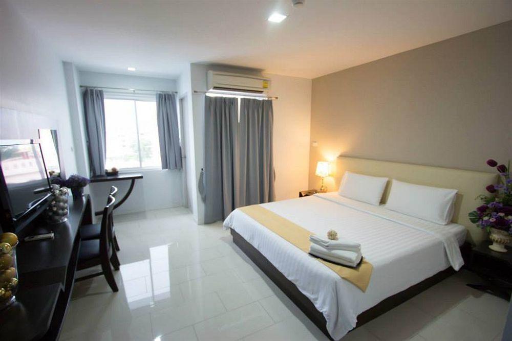 Prime Time Hotel Chonburi Exterior foto